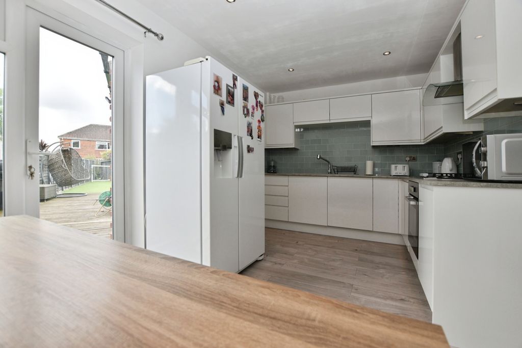 Property photo 3 of 12 Kitchen / Diner