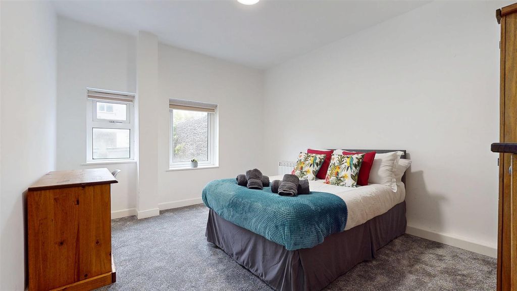 Property photo 3 of 18 Bedroom 1