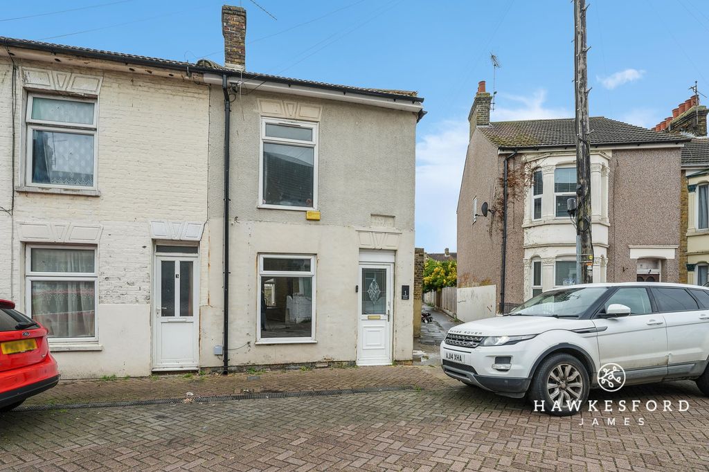 Property photo 1 of 10 Clyde Street, Sheerness - Front