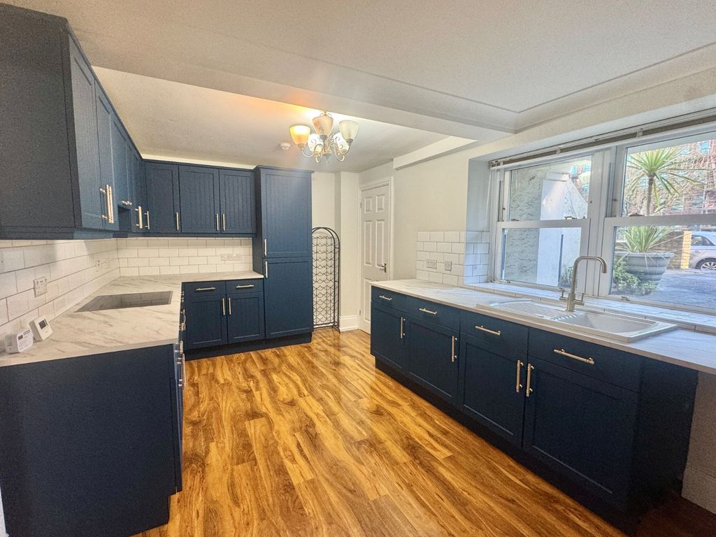 Property photo 3 of 16 Kitchen