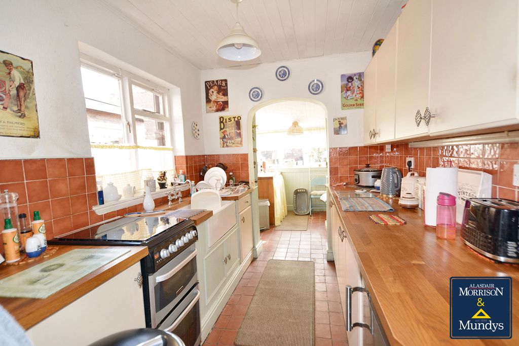 Property photo 2 of 12 Kitchen