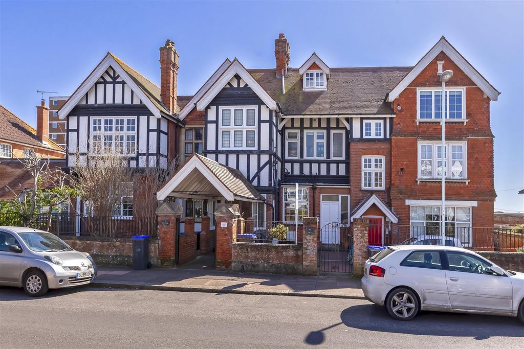 Property photo 1 of 16 Bath Road_23.Jpg