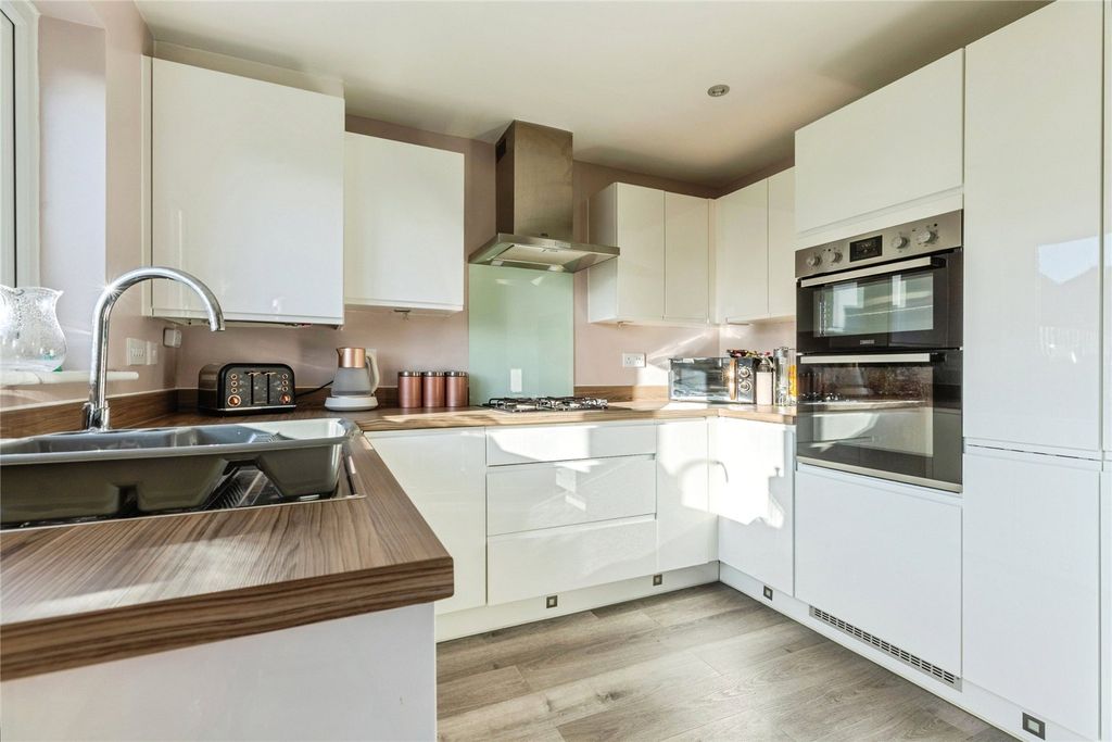 Property photo 3 of 21 Picture No. 28