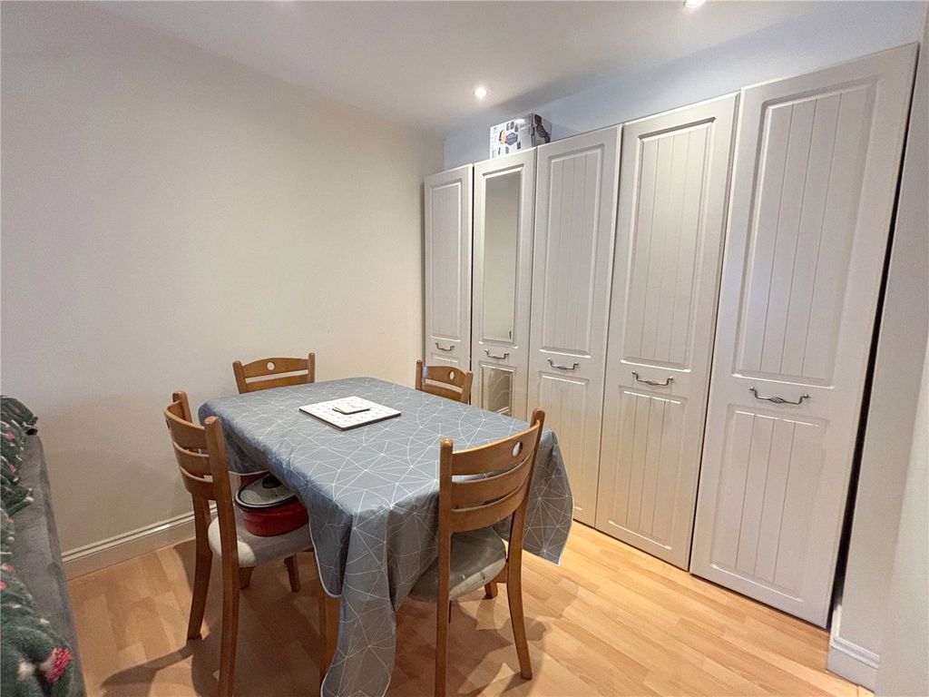 Property photo 3 of 8 Picture No. 05