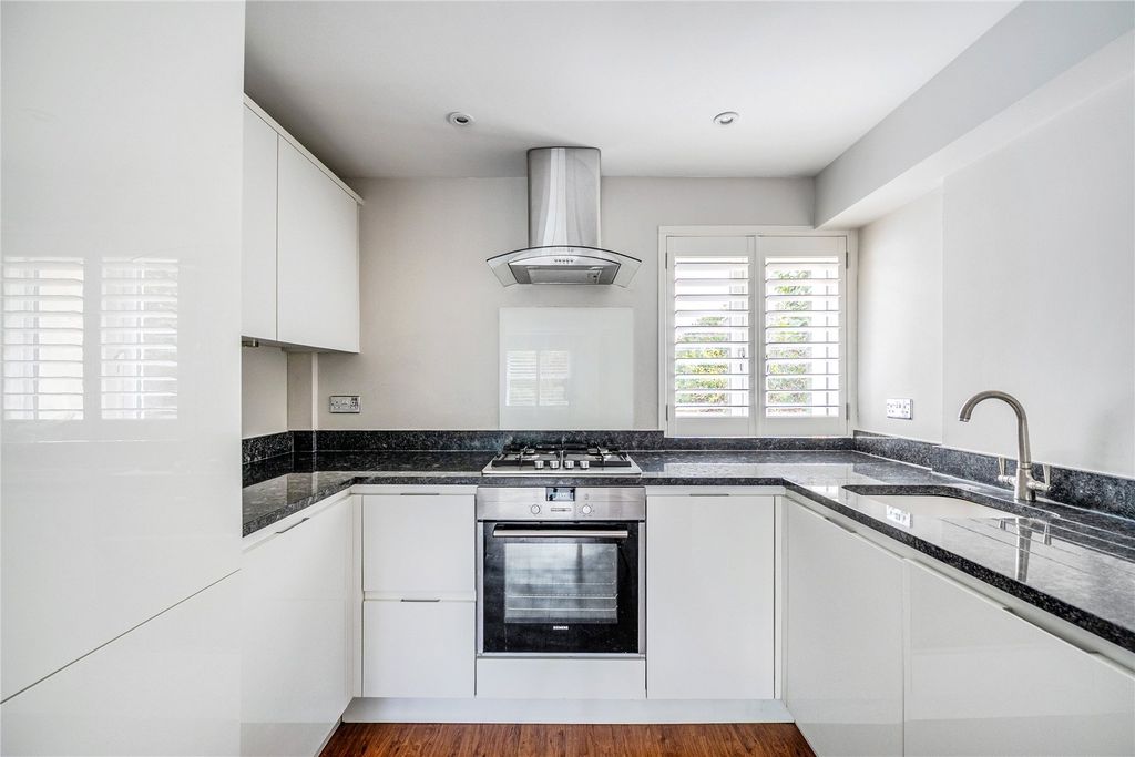 Property photo 3 of 7 Picture No. 10