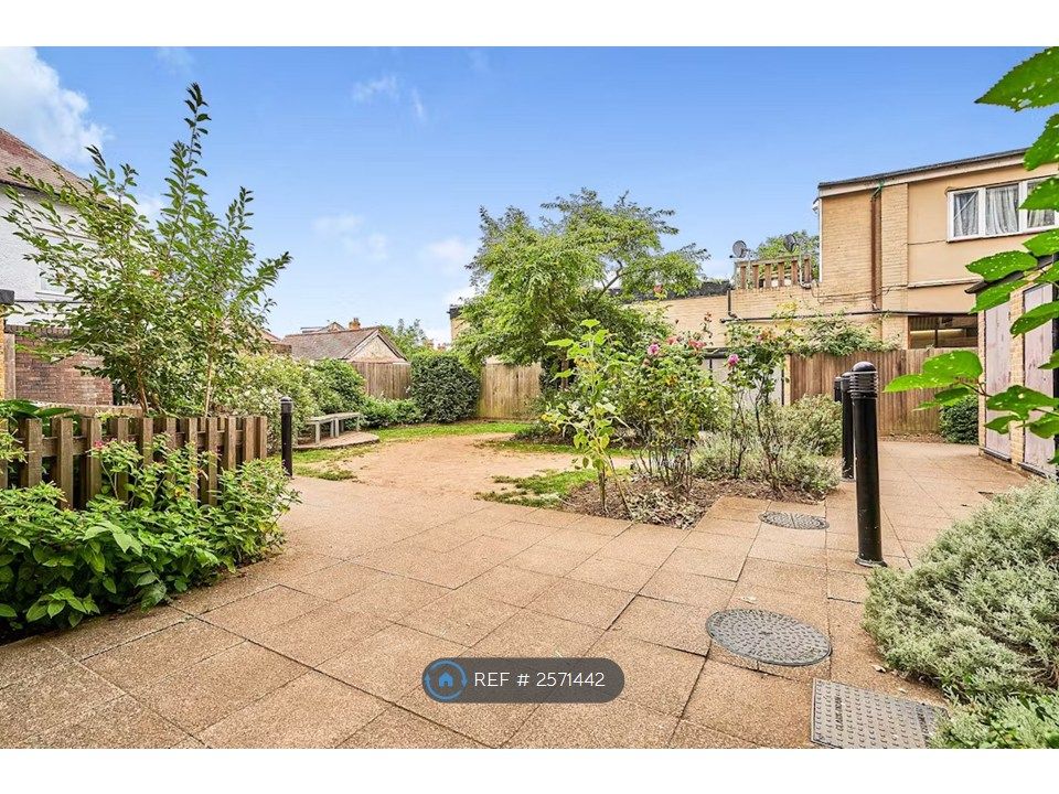 Property photo 2 of 9 Communal Garden