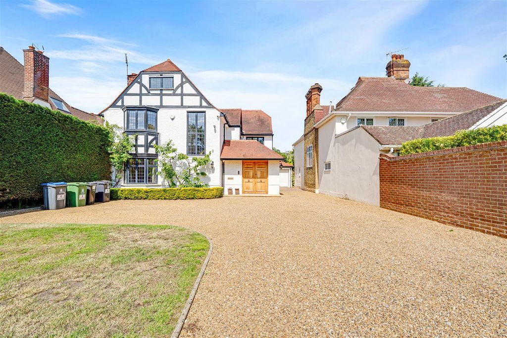 Property photo 1 of 24 03-60Bc86592-Ap-Keyr-Chinthurst, Warboys Road-82.J