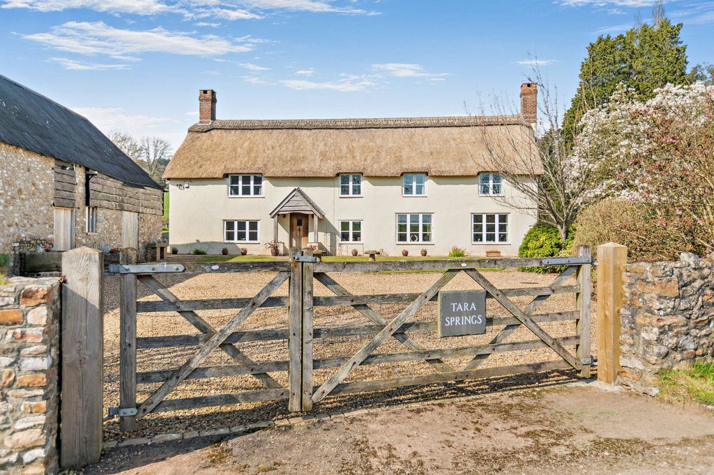 Property photo 2 of 27 Tara Springs