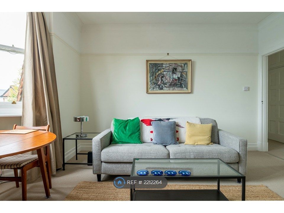 Property photo 3 of 17 Living Room