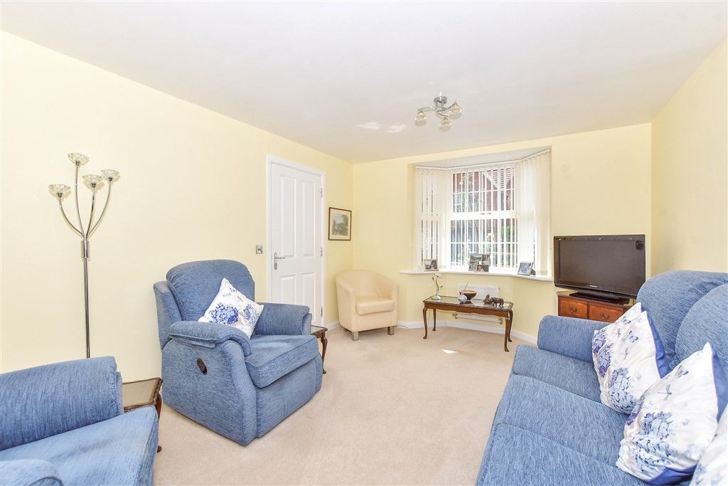 Property photo 3 of 13 Lounge