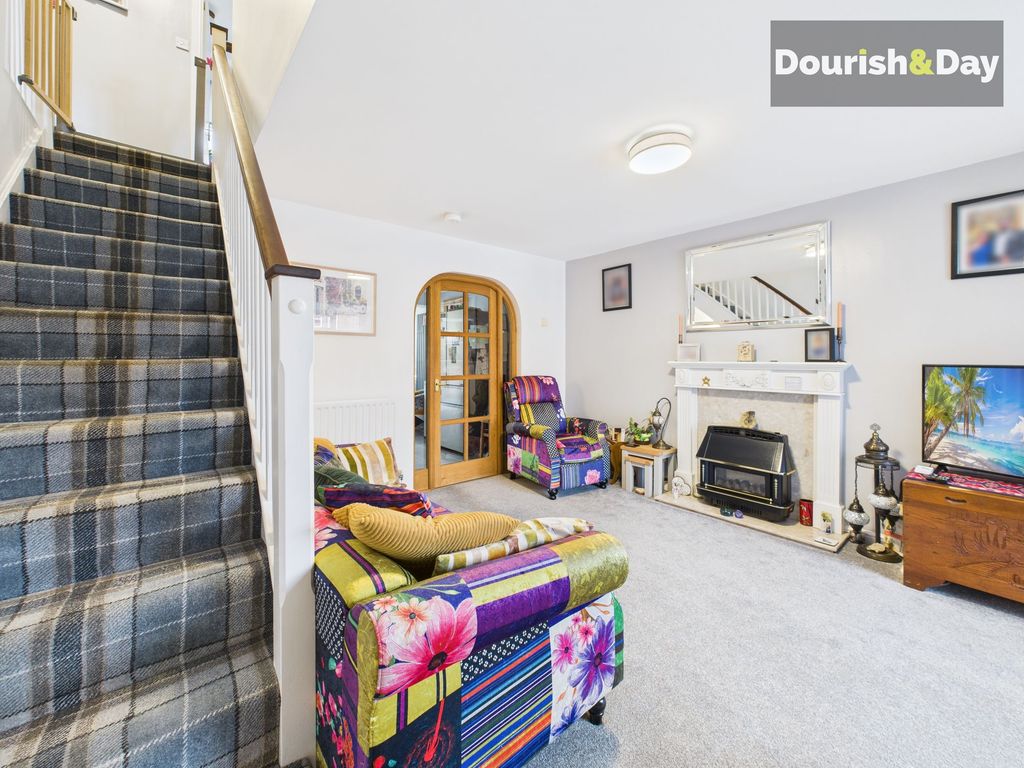 Property photo 2 of 27