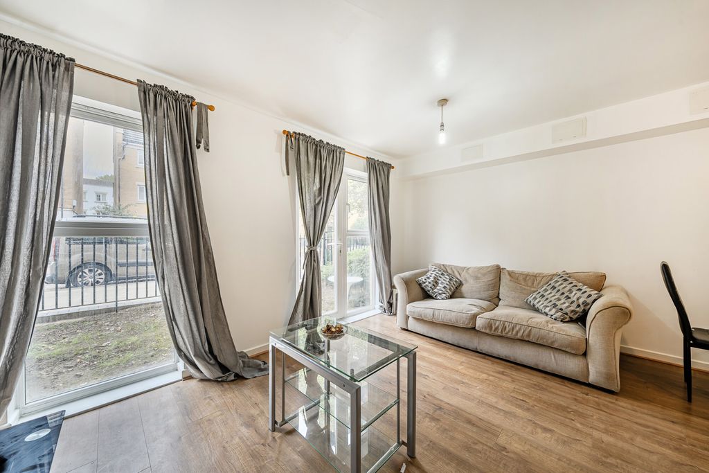 Property photo 2 of 20 Reception