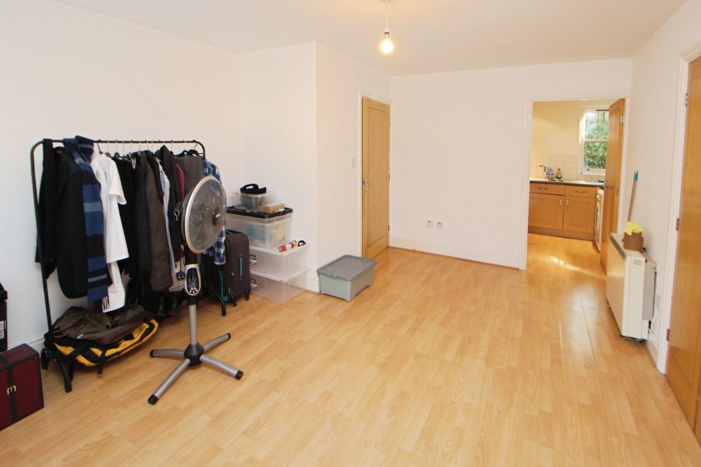 Property photo 2 of 9 Picture No. 11