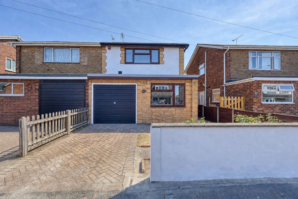 Property photo 1 of 19 Frontal