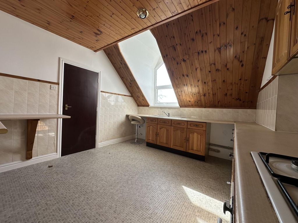 Property photo 2 of 7 Kitchen