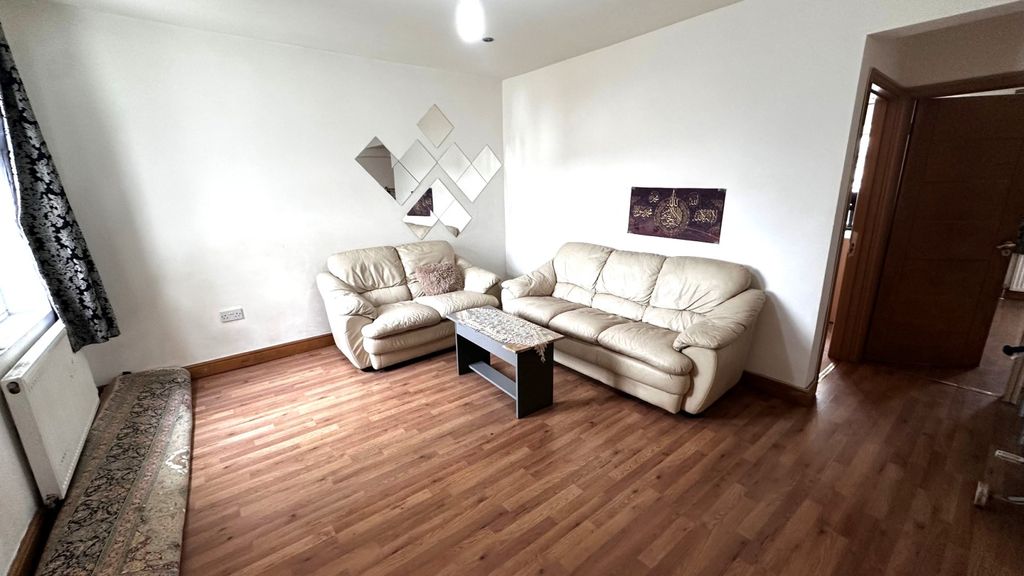 Property photo 3 of 5 Gallery