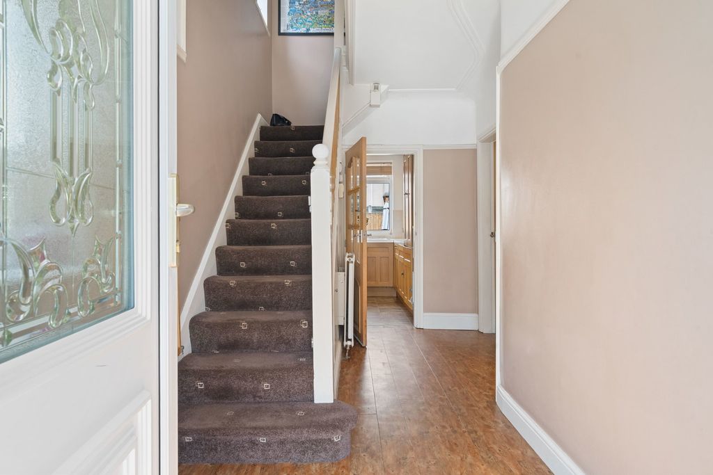 Property photo 2 of 31