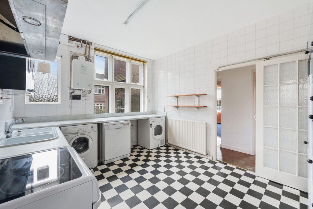 Property photo 3 of 14 Winkworth Place