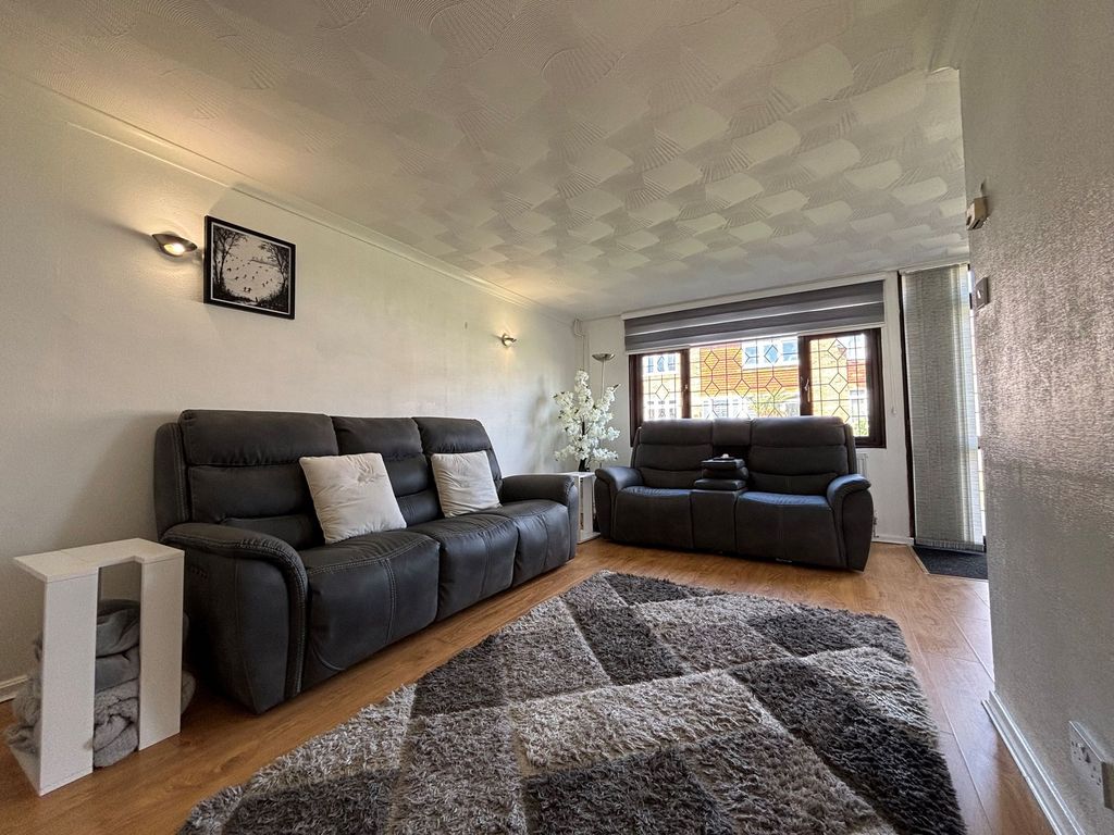 Property photo 2 of 15 Lounge