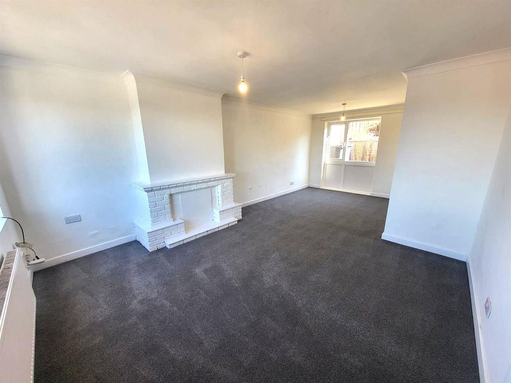 Property photo 2 of 19 Sitting Room/ Dining Pic 1