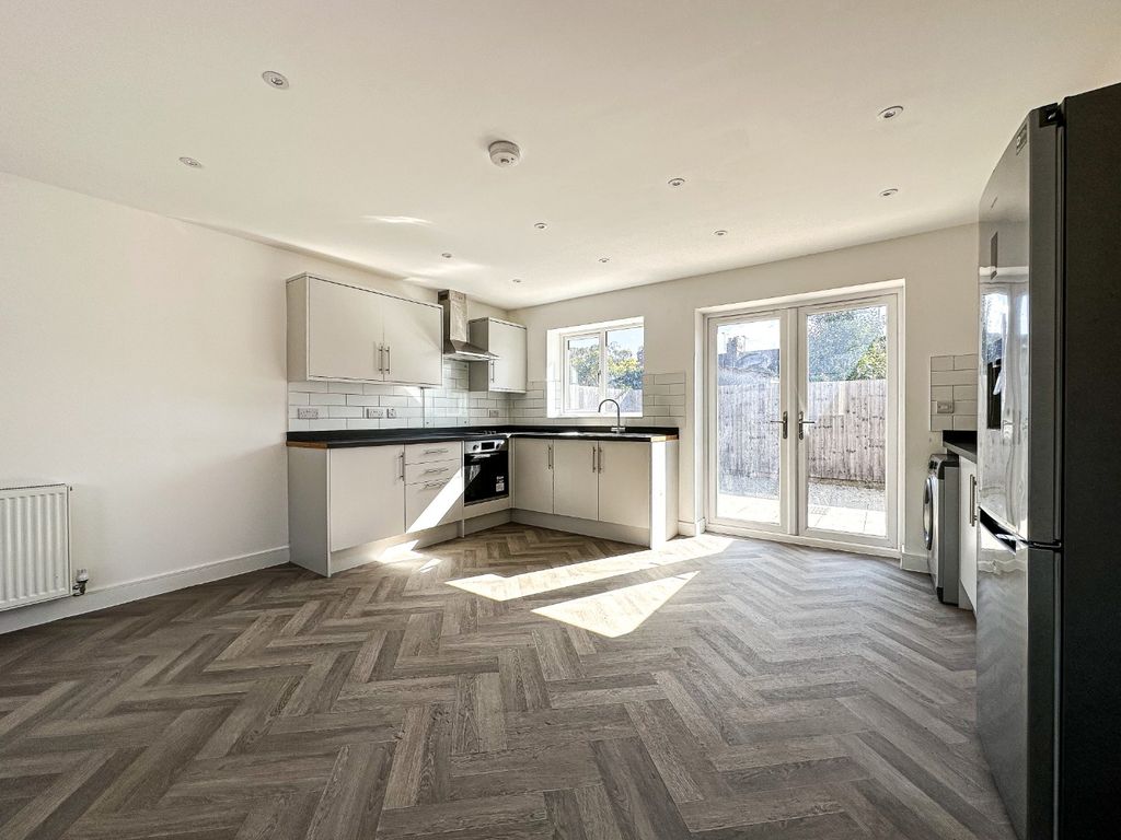 Property photo 2 of 14 4457884