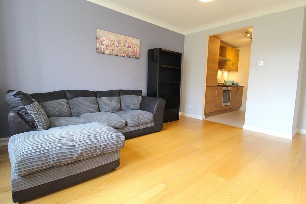 Property photo 2 of 11 Lounge Alt