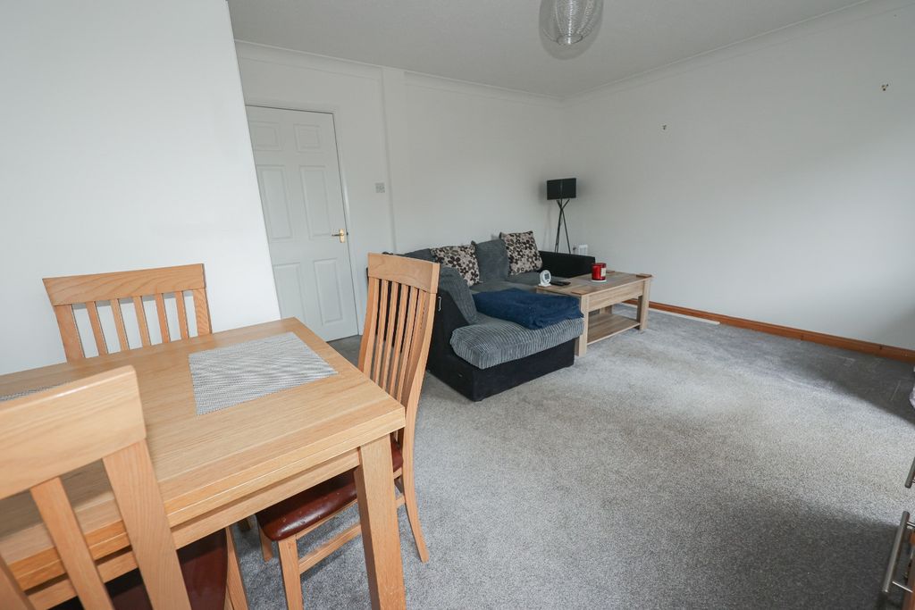 Property photo 3 of 12 4205363