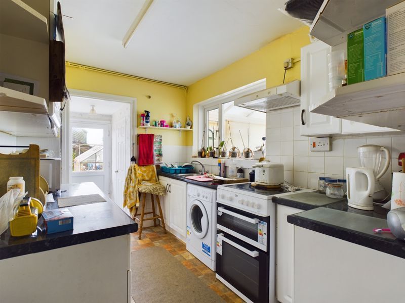 Property photo 3 of 17 Kitchen