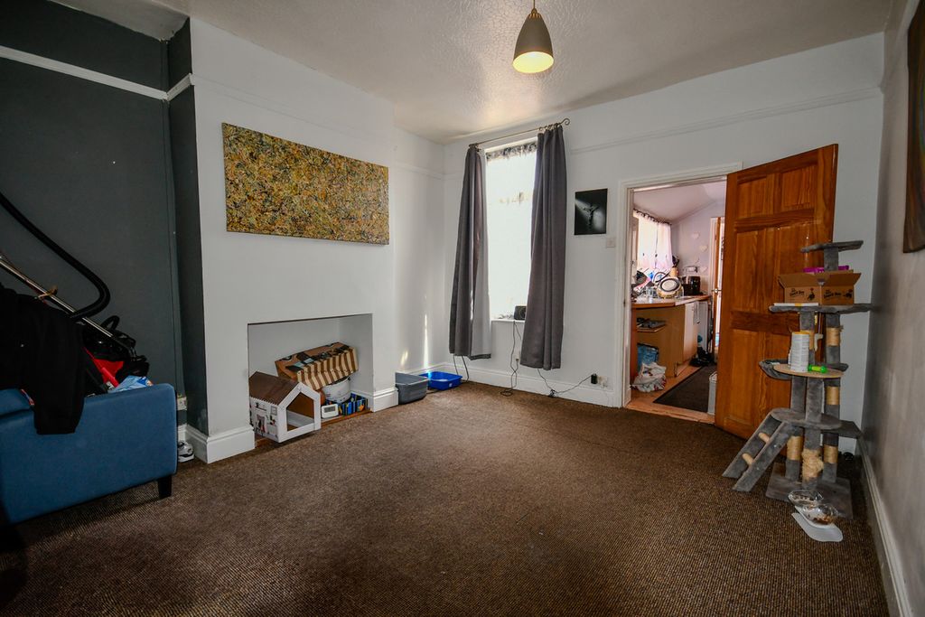 Property photo 2 of 6