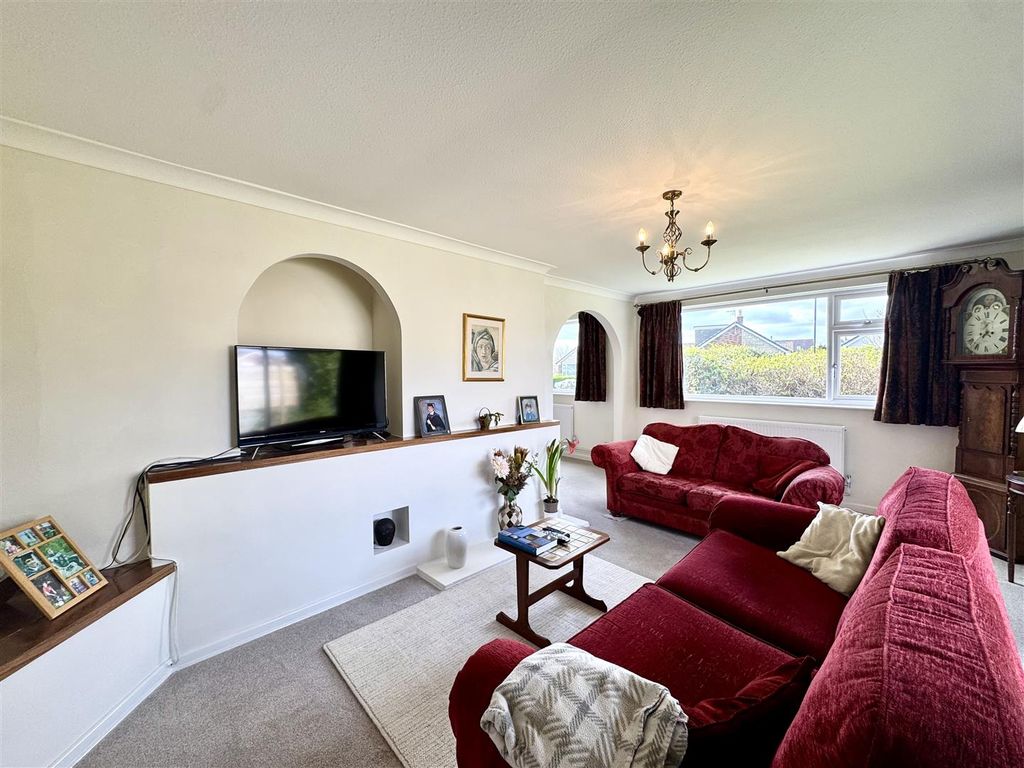 Property photo 2 of 15 Sitting Room