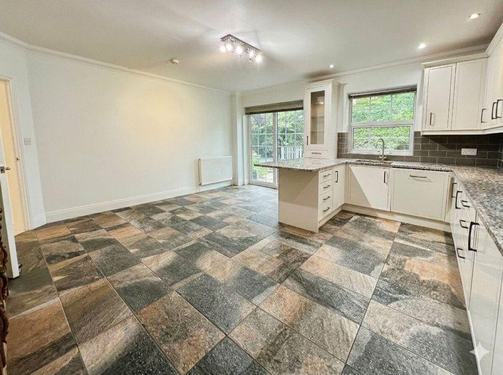 Property photo 3 of 29