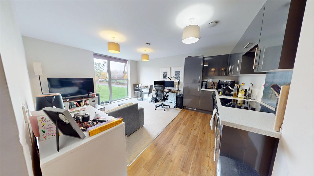 Property photo 2 of 9