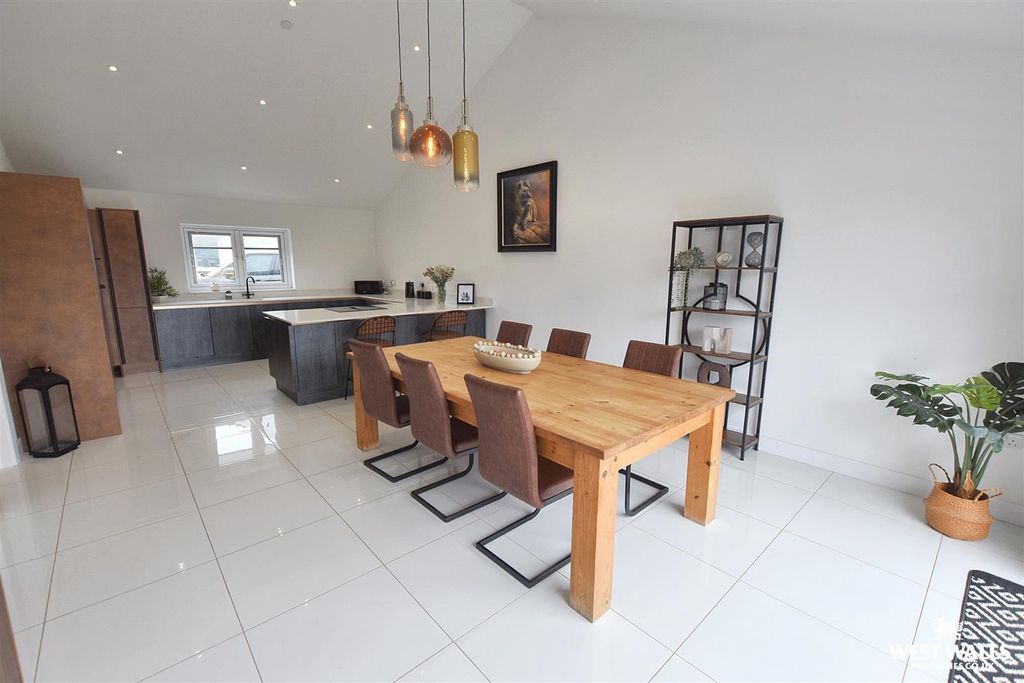 Property photo 2 of 24 14 (24).Jpg