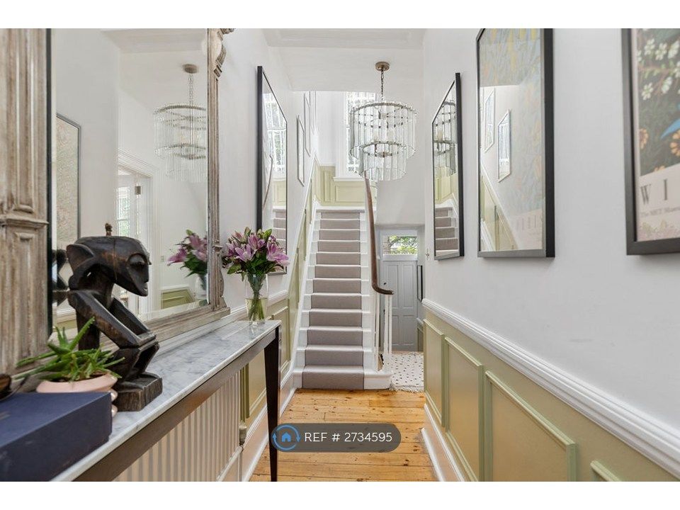 Property photo 2 of 21 Entrance