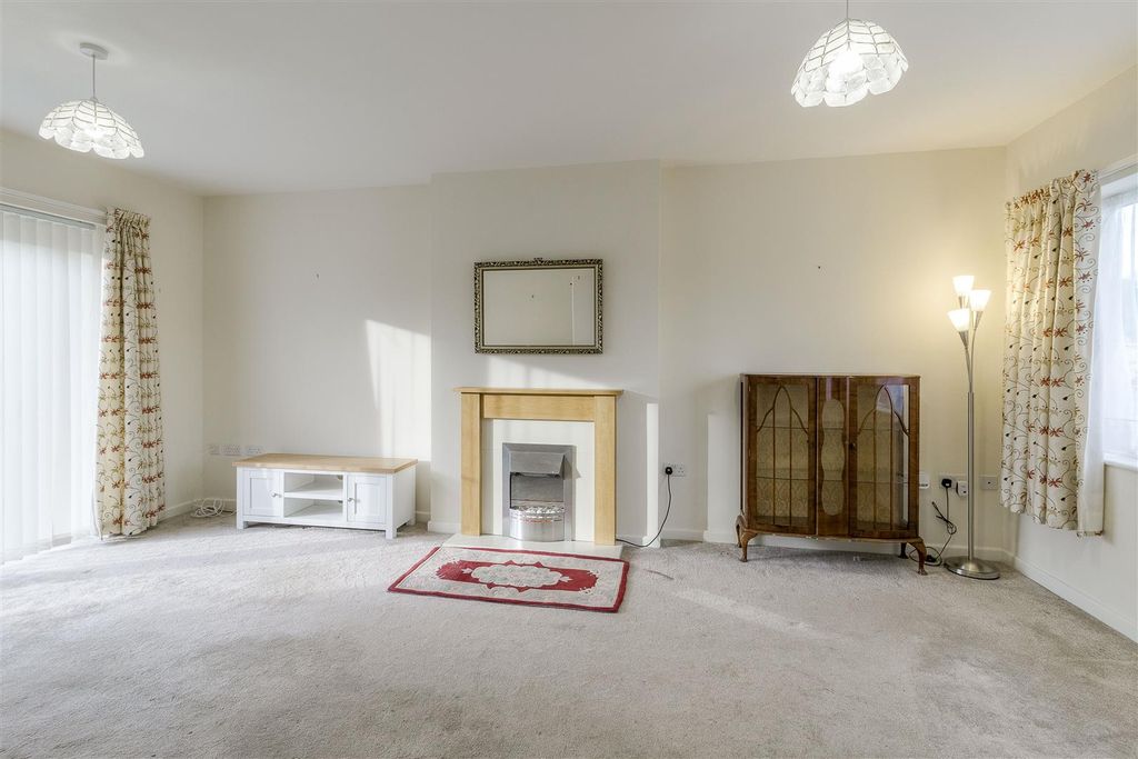 Property photo 2 of 10 Church Lane Living