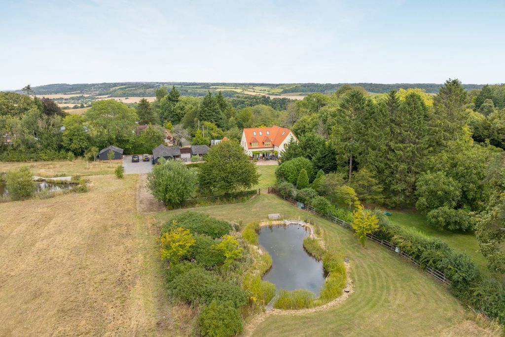 Property photo 3 of 34 Picture No. 15