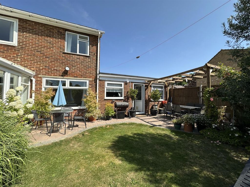 Property photo 3 of 22 Grarden 1.Jpg