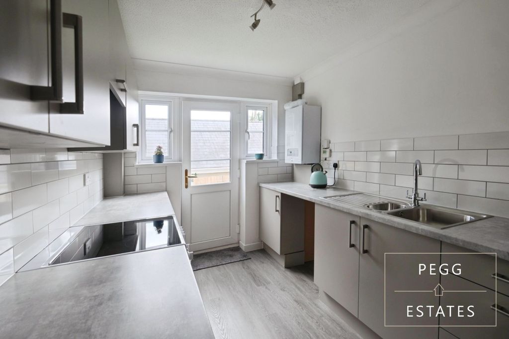 Property photo 2 of 23