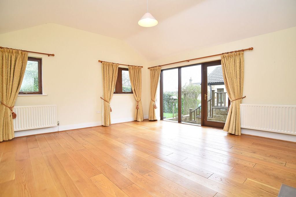 Property photo 2 of 25