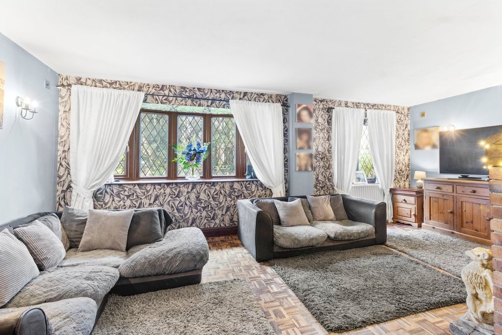 Property photo 3 of 34