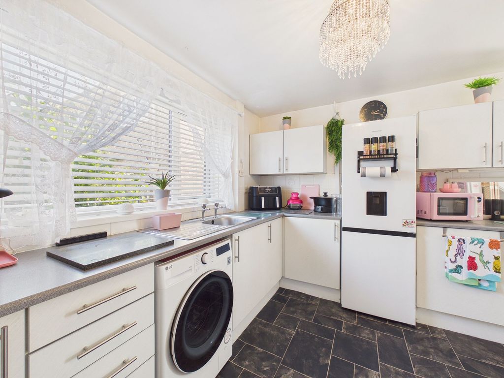 Property photo 3 of 14 Kitchen