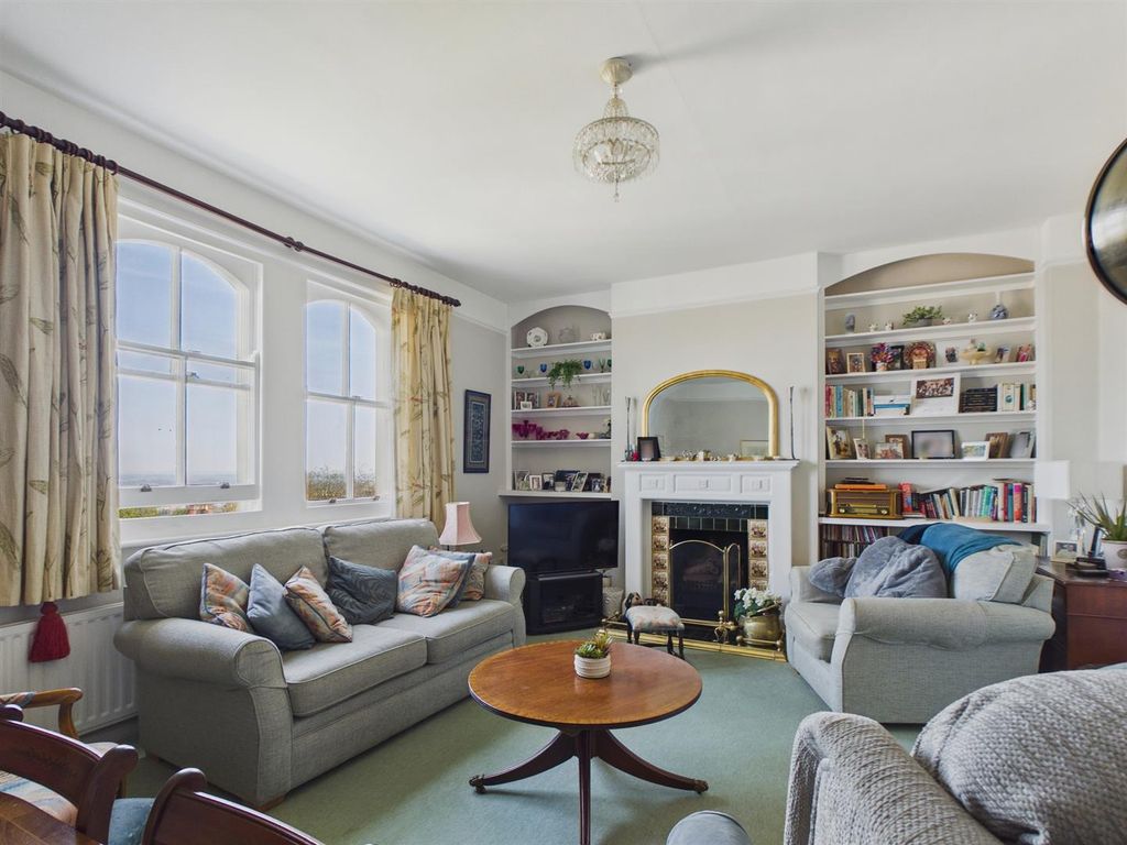 Property photo 3 of 28 Cam03972G0-Pr0327-Still022.Jpg