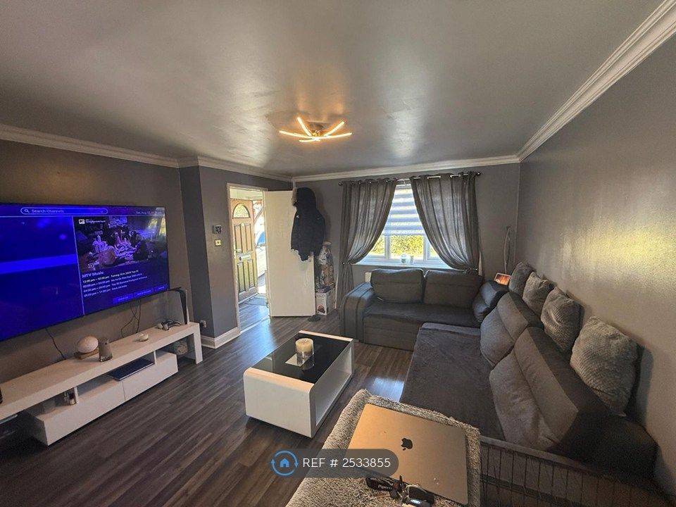Property photo 1 of 16 Livingroom With Tv Unit And Setup