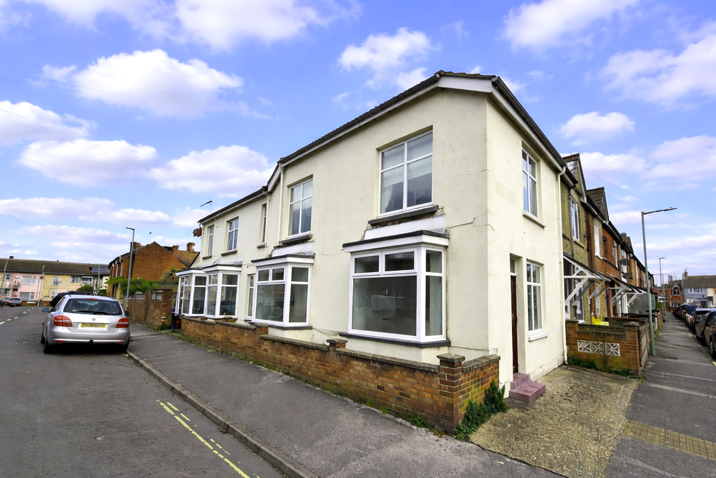 Property photo 1 of 14 4 Bed End Terrace For Sale Maidstone Road, Lowestoft Nr32