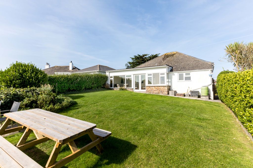 Property photo 1 of 17 Hillcroft