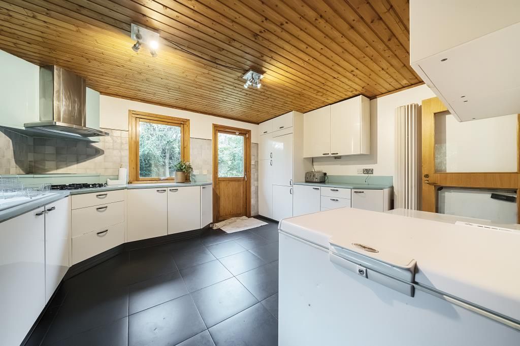 Property photo 3 of 20 Kitchen