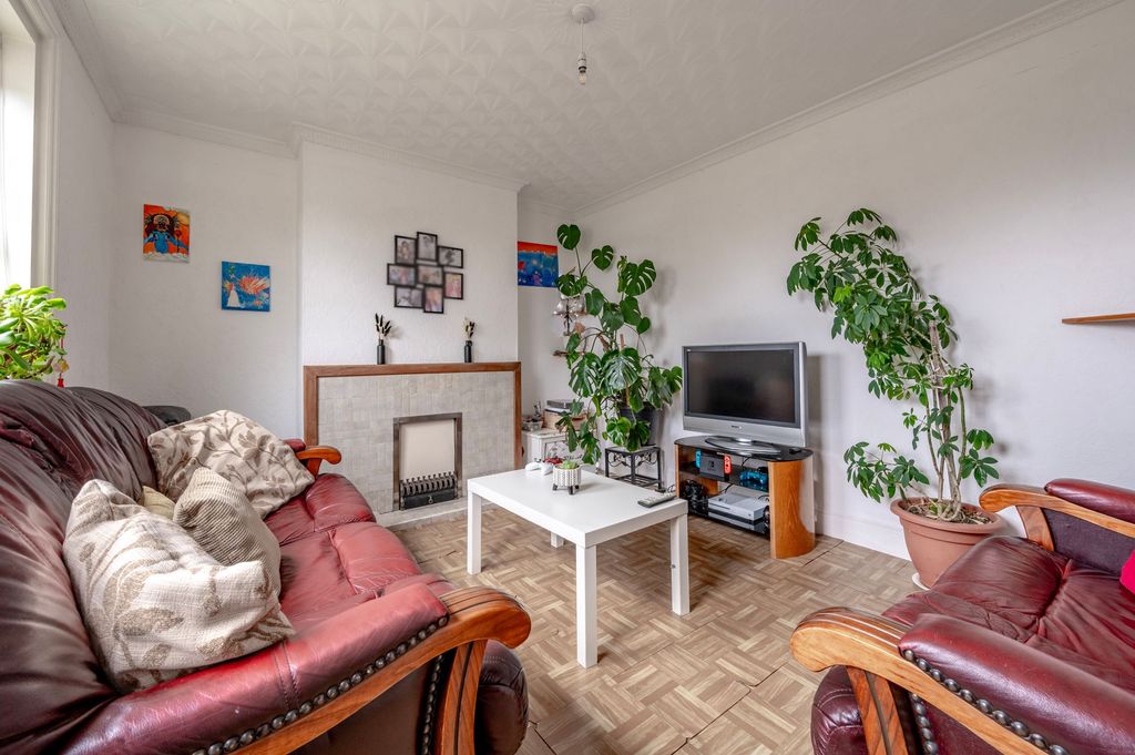 Property photo 3 of 17