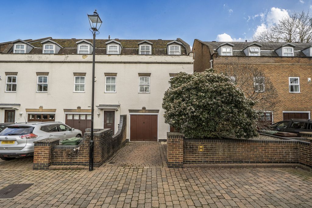Property photo 2 of 18