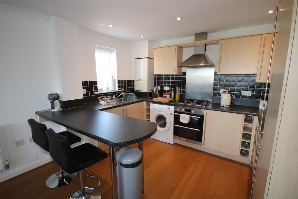 Property photo 1 of 21 Kitchen c.Jpg