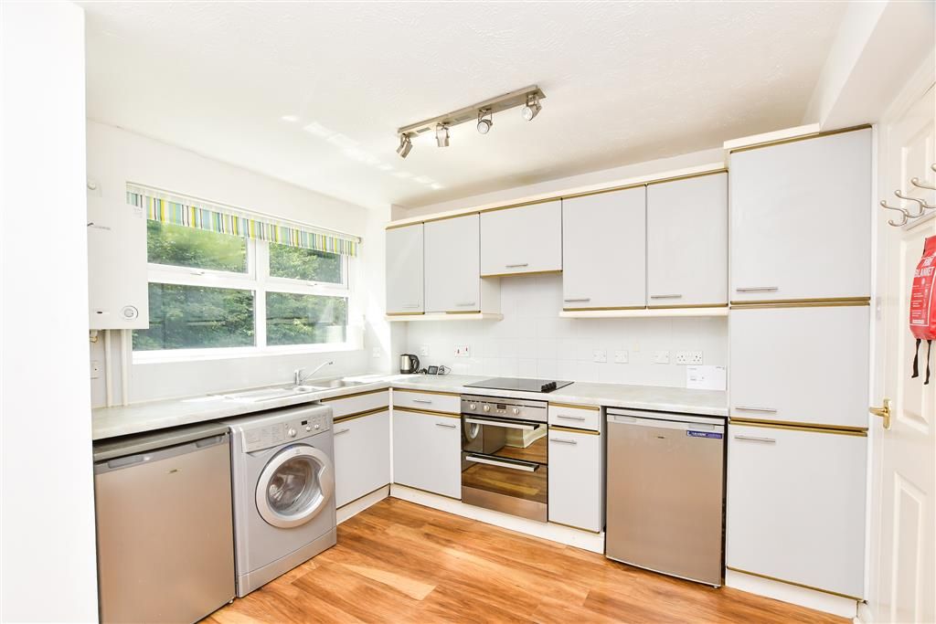 Property photo 3 of 11 Kitchen